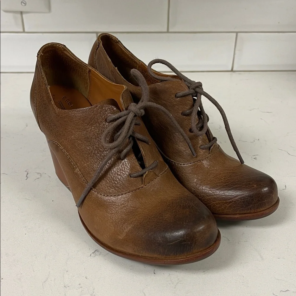 Kork- Ease Chianne Brown Leather Oxford
Lace Up Ankle Bootie Size 8 - Picture 15 of 17